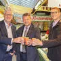 Christian Wallner mit Bürgermeister Christian Scheider und Marktkoordinator Alexander Adamitsch.