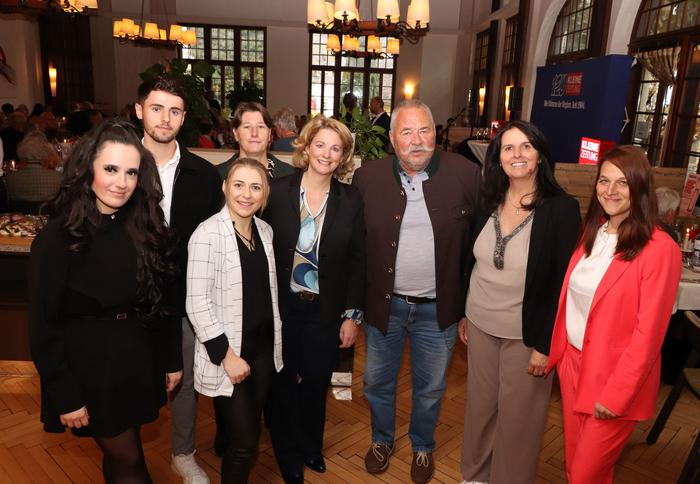 Laura Quedritsch, Dominik Oberwinkler, Leonie Katholnig, Silvia Wandaller, Martina Pirker, Peter Koller, Michaela Sagmeister und Camilla Kleinsasser