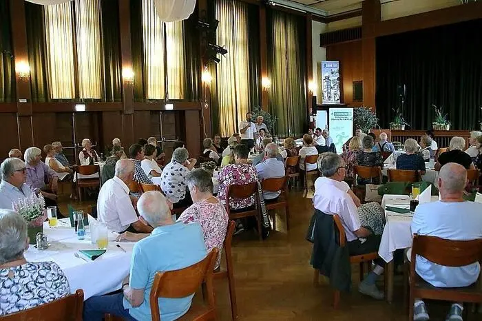 Mit einem gemeinsamen Essen und mit einem anschließenden gemütlichen Beisammensein mit der Fasslthoma Musi und dem Humoristen Pepi Hohl fand die gelungene Veranstaltung ihren Ausklang.