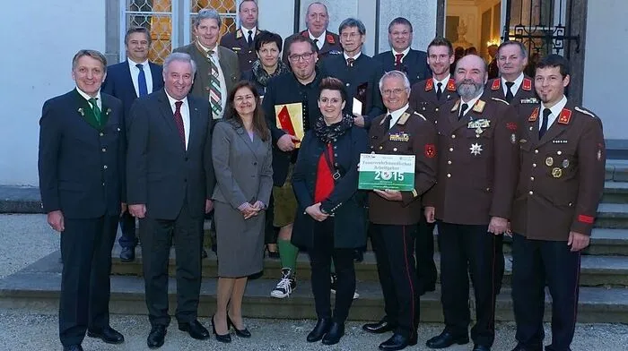 Die drei ausgezeichneten Unternehmer aus dem Löschbereich Hartberg mit den Gratulanten