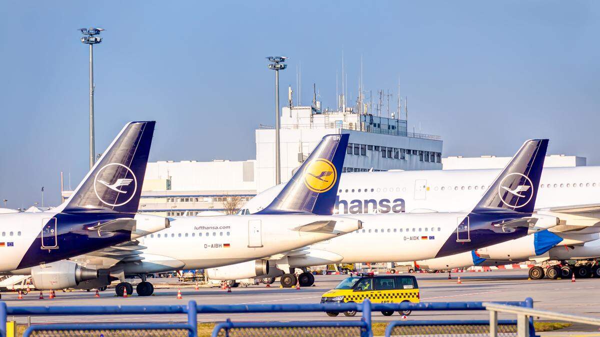 Lufthansa legt ein besonderes Augenmerk darauf, dass der erste Flug am Morgen sehr pünktlich starte, um nicht bereits mit Verspätungen in den täglichen Umlauf zu starten