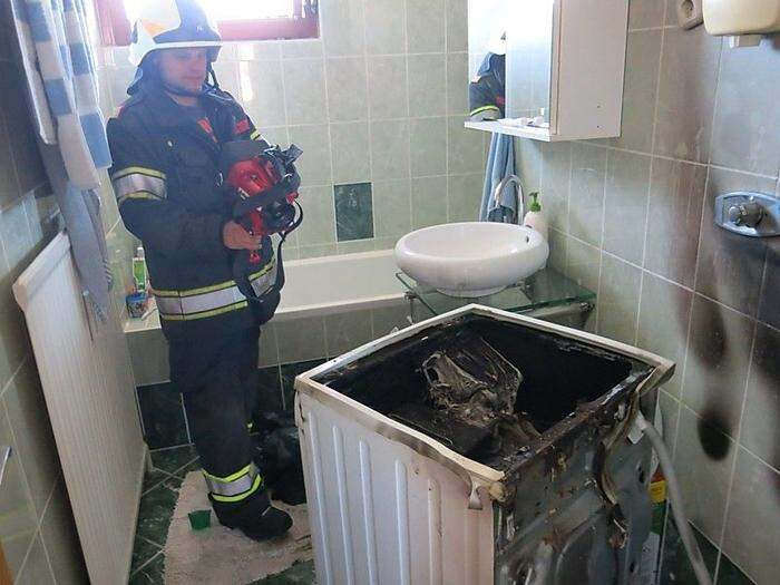 Eine Waschmaschine fing Feuer