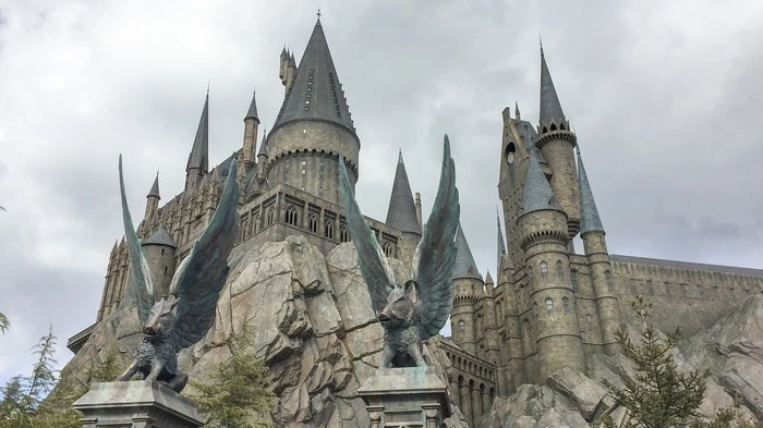 Die Reiseplattform Travelcircus.de hat einen "ultimativen Travel-Guide" für Harry Potter-Fans erstellt. Mit einer Menge Stationen rund um die Welt - hier: The Wizarding World of Harry Potter™ in Hollywood inklusive Zonko's Scherzartikelladen.