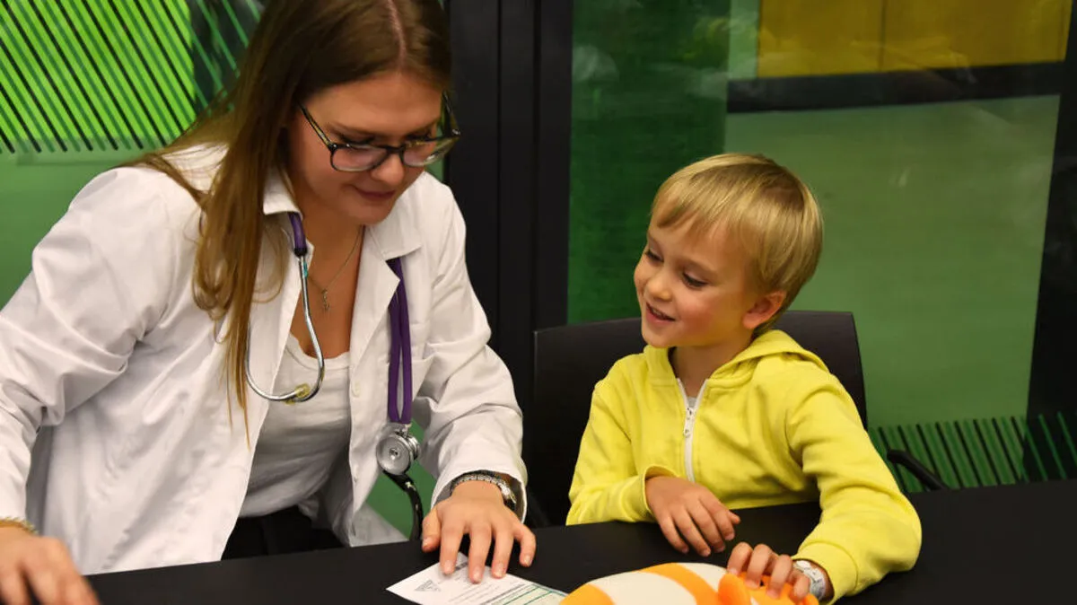 Im Teddybärenkrankenhaus werden Stofftiere versorgt.
