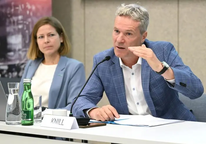 Die Geschäftsführerin des Fachverbands der Metalltechnischen Industrie Sabine Hesse und der Obmann des Fachverbandes der Metalltechnischen Industrie Christian Knill