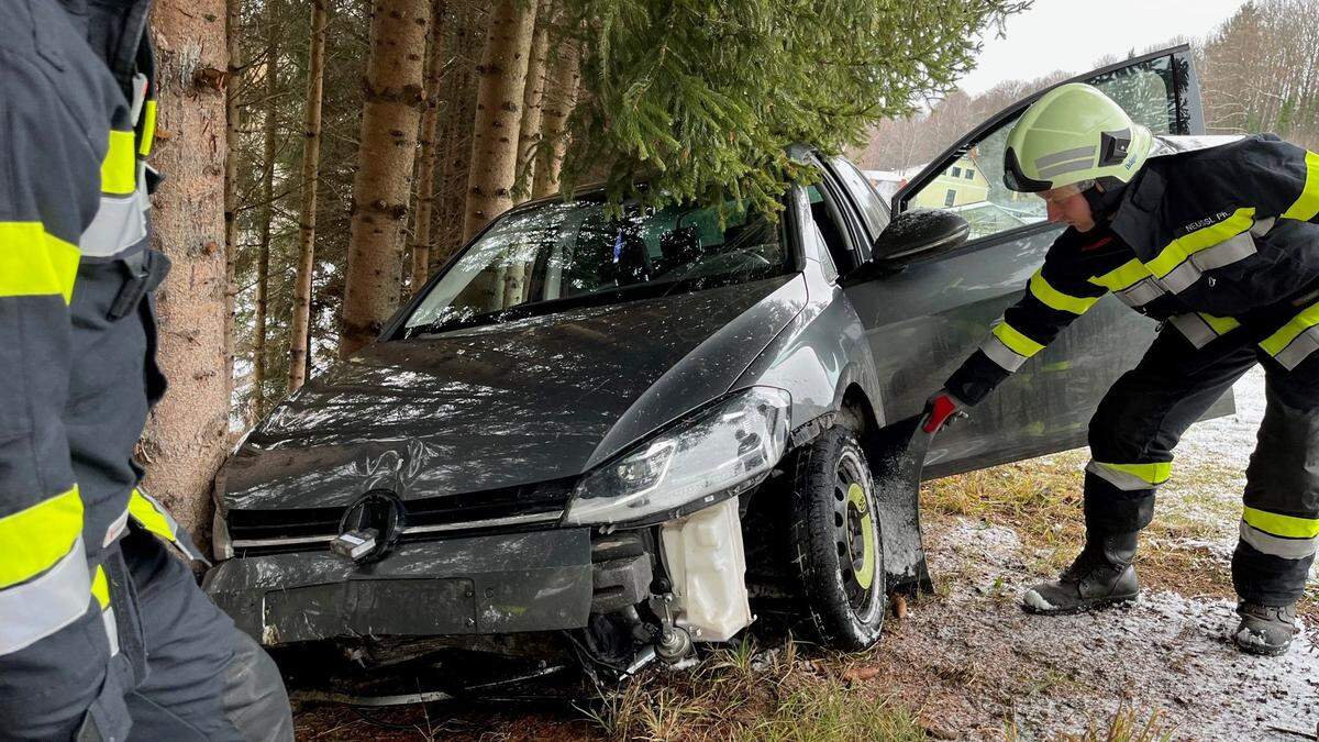 Der Lenker erlitt beim Unfall wie durch ein Wunder nur leichte Prellungen