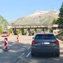 Autos stehen vor der Mautstelle am Felbertauern-Tunnel