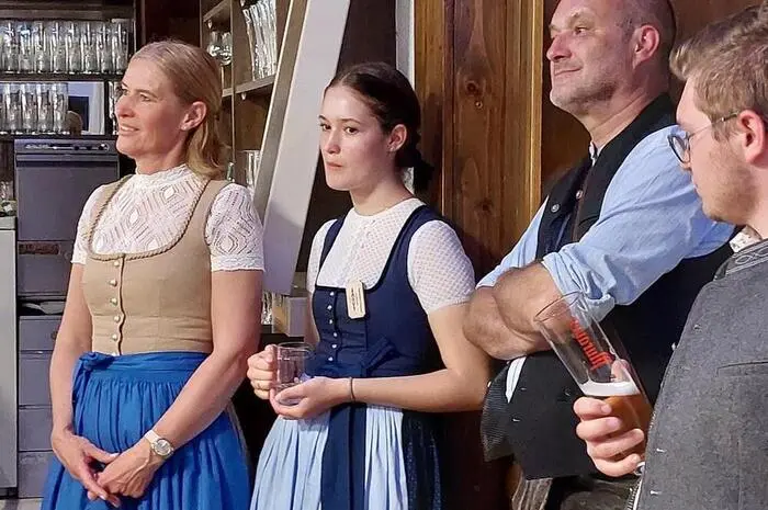 Organisiert von Anna Hiden und Markus Reisl in Zusammenarbeit mit dem Steirischen Volksliedwerk, bot das Seminar Anfängern und Musikliebhabern die Möglichkeit, ihre Fähigkeiten zu vertiefen