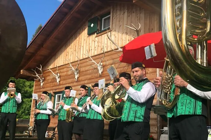 Die Überraschungsfeier fand bei Familie Neumann zu Hause in Wartberg statt.