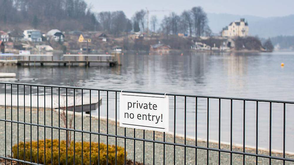 Viele Privatgrundstücke an Kärntens See erschweren für Einheimische und Gäste den Zugang zum Wasser. Jetzt will man gegensteuern (Archivfoto)