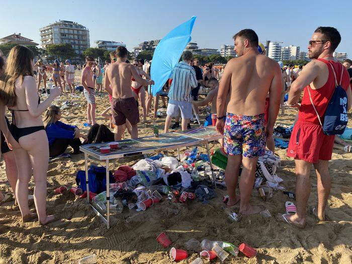 Hunderte Lignano-Besucher feierten am Strand