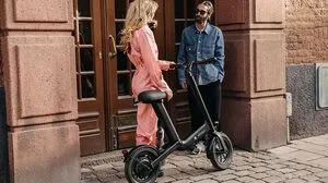 Das Vässla-Bike ist eine Mischung aus Scooter und Fahrrad