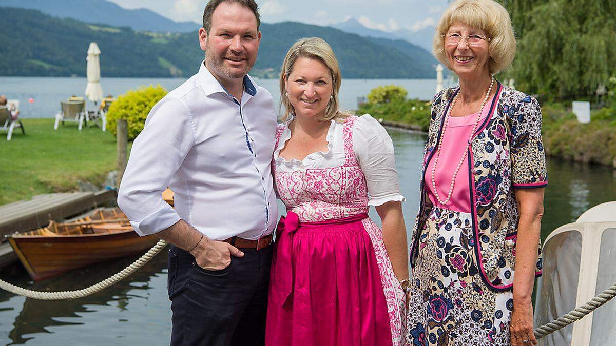 60 Jahre Sommerfrische: Die Hoteliers Michael Berndl, Elisabeth Berndl-Florian mit Christine Ratkowitsch 