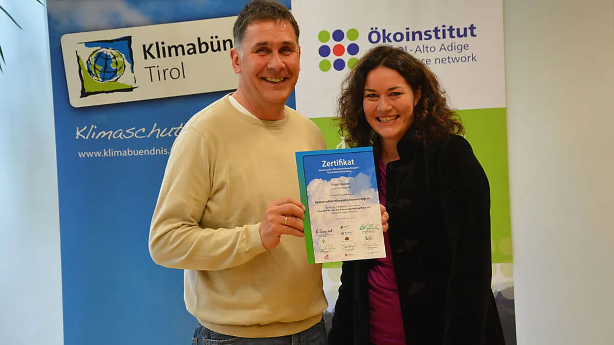 Anton Steiner freut sich mit Ingrid Felipe