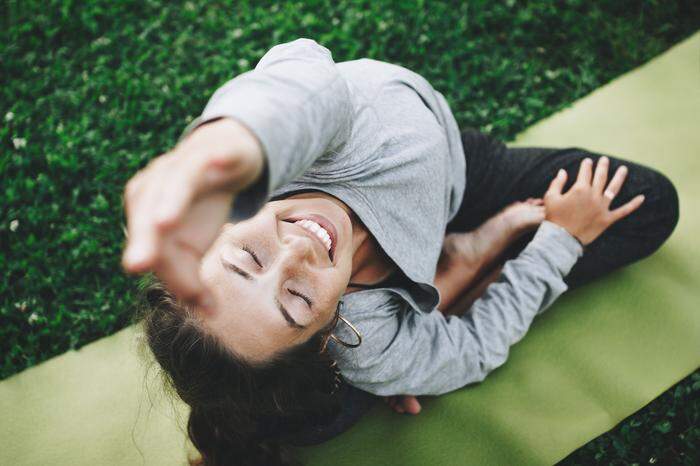 Körperübungen, Atemübungen und Entspannungstechniken: Viele Frauen lieben ihre Yogaeinheiten 