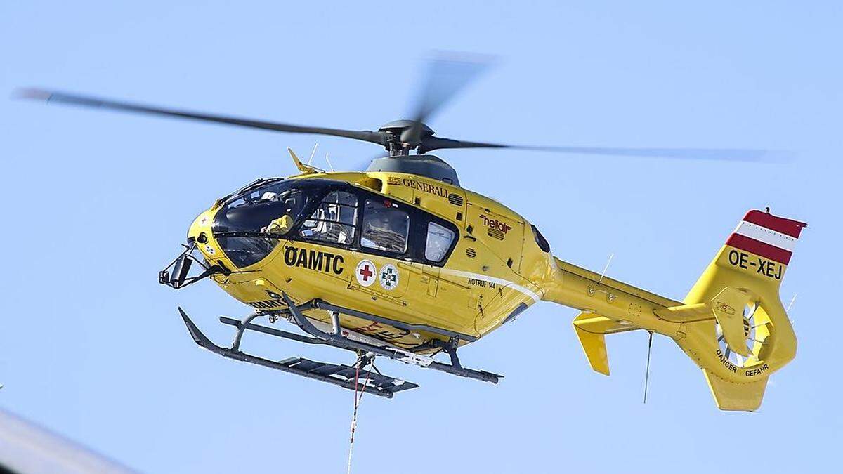 Der Notarzthubschrauber Alpin 1 flog den Verletzten ins Klinikum Klagenfurt