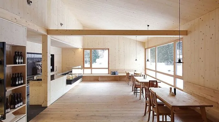 Platz zwei ging nach Radenthein: Das Holz für die Schaukäserei kam von den Bauern im Ort