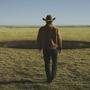 Viehzüchter Royal Abbott (Josh Brolin) findet ein riesiges Loch auf seiner Weide 