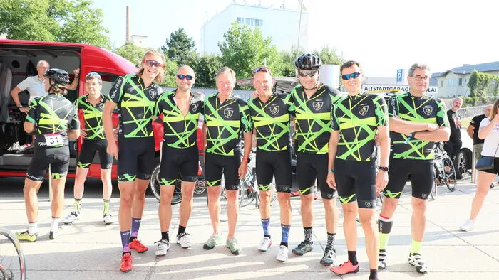 Promis aus Sport, Wirtschaft und Politik nehmen heute (Mittwoch) wieder beim Charity-Rennen „Tour de Franz“ teil. Hausherr Franz Klammer erwartete unter anderen Radprofis wie Marco Haller und Rene Haselbacher, Legenden wie Marc Girardelli, aber auch Unternehmer wie Helvig und Robert Kanduth. 