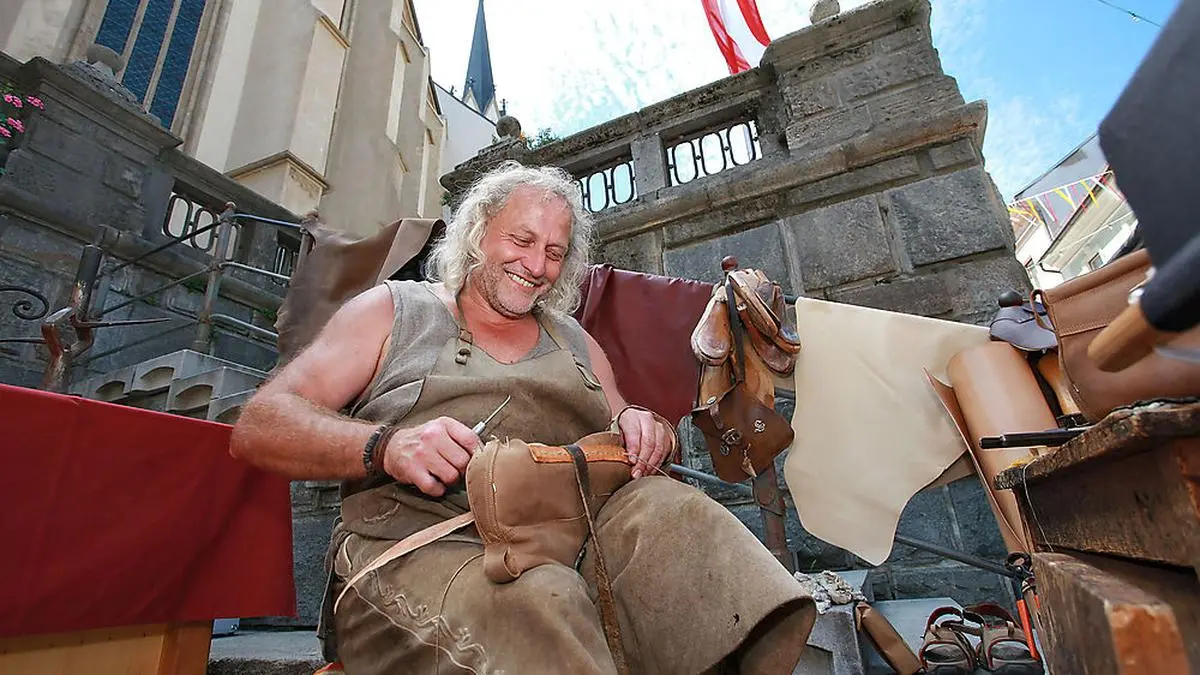 Auch der bekannte Schuhmachermeister Sepp Götz wird sein Handwerk beim "Brauchtumsfest zum Kirchweihfest" präsentieren