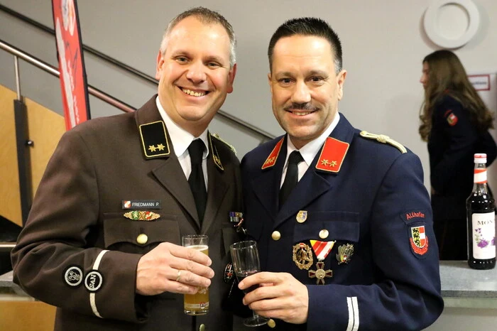 Auch eine Feuerwehr-Abordnung der Partnergemeinde Tamm hatte eine 600 Kilometer-Anreise aus Deutschland auf sich genommen, um beim Ball in der Krappfeld-Metropole Althofen mit dabei zu sein. 