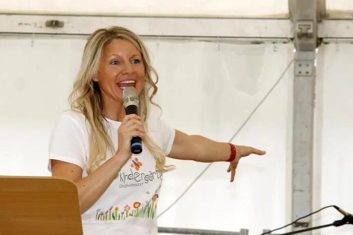 „Heute werden 76 Kinder in vier Kindergartengruppen - davon eine Kinderkrippe - mit viel Liebe und Engagement von einem Pädagoginnenteam fürsorglich begleitet. Denn unsere Kinder sind unser höchstes Gut und damit die Basis für eine erfolgreiche Zukunft“ berichtete Bürgermeister Franz Zehner stolz in seinem historischen Rückblick.