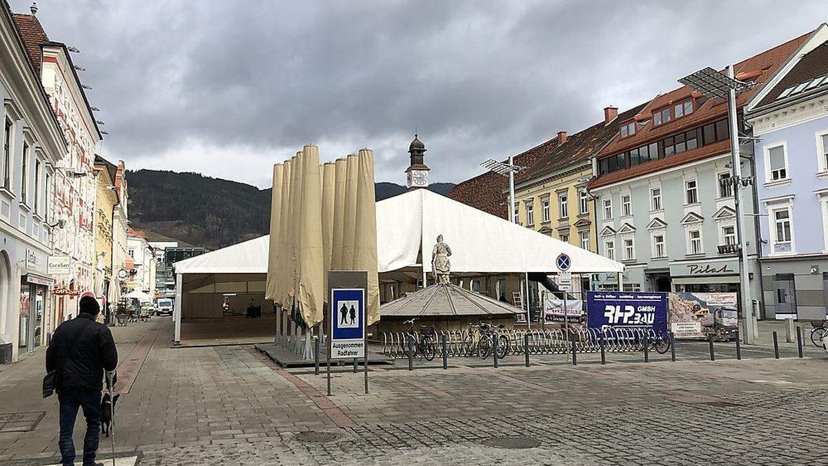 Am Mittwoch wurde das große Messezelt am Leobener Hauptplatz bereits wieder abgebaut