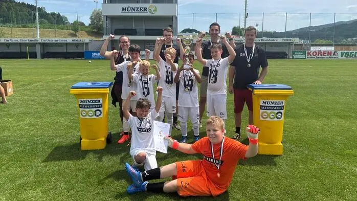 Das Team „VS Rosental 2“ jubelt über den Gesamtsieg