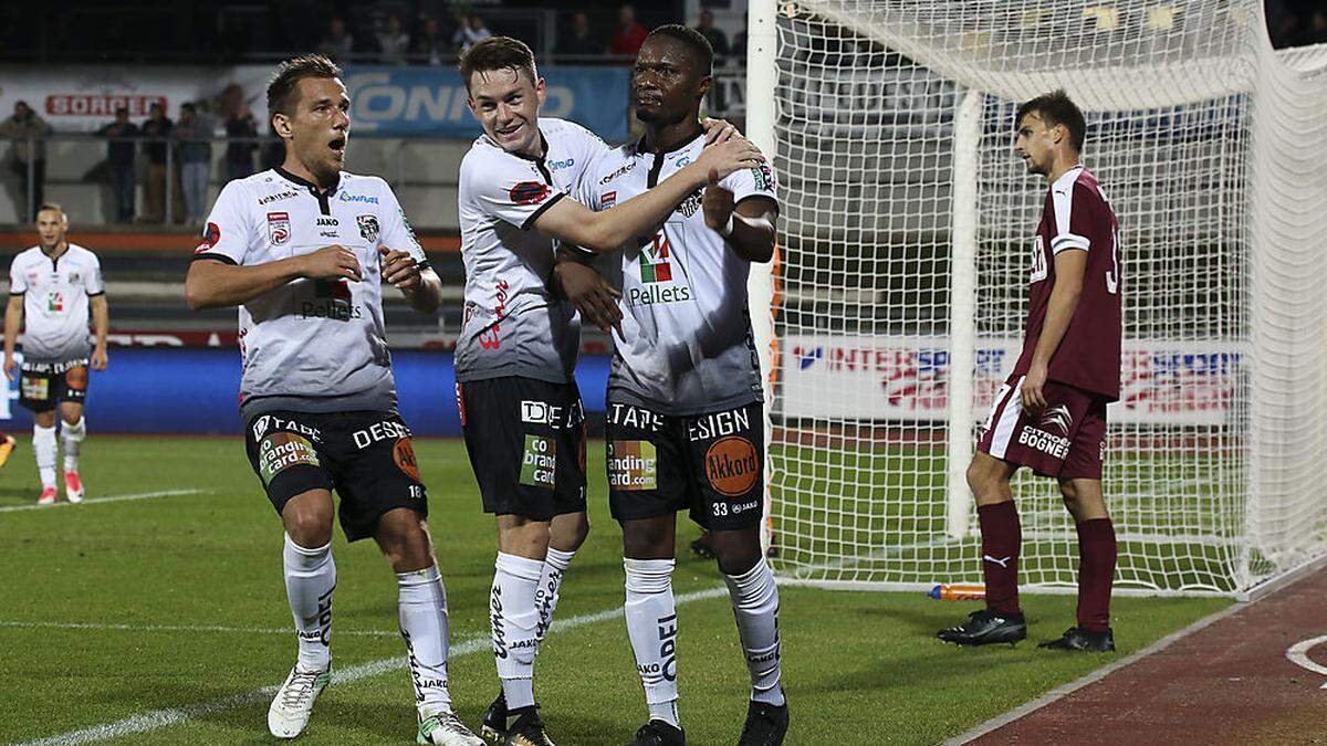 Jubel bei den Wolfsbergern nach der Führung durch Ouedraogo