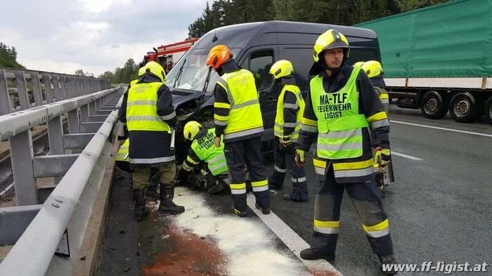 Klicken Sie sich durch die Fotos vom Feuerwehreinsatz!