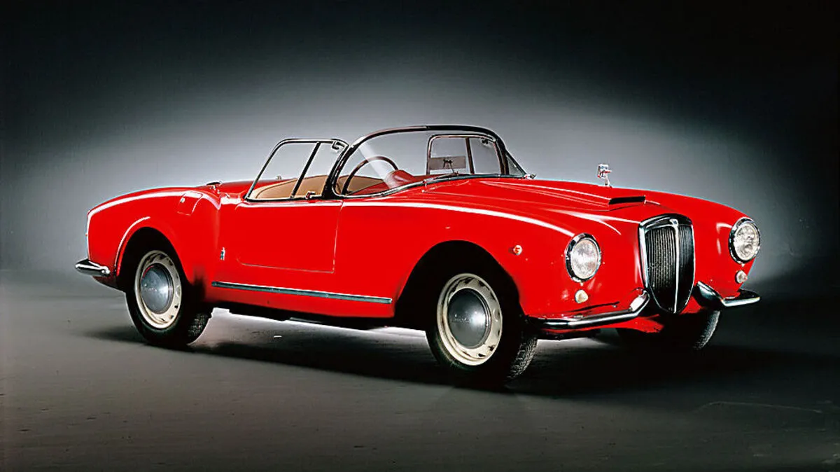 Der Lancia Aurelia Spider, zu erkennen an Panoramascheibe