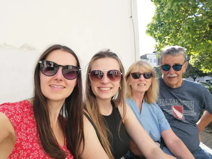 Tochter Elisa, ihre Schwester Theresa und Mama Isabella waren gemeinsam mit ihrem Papa Hans Mutschlechner die OLALA-Familie