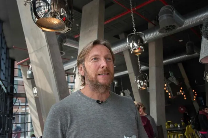 Initiator und Kunstmäzen ist der ehemalige Chef des Sportartikelherstellers Puma, Jochen Zeitz. Er hat ...