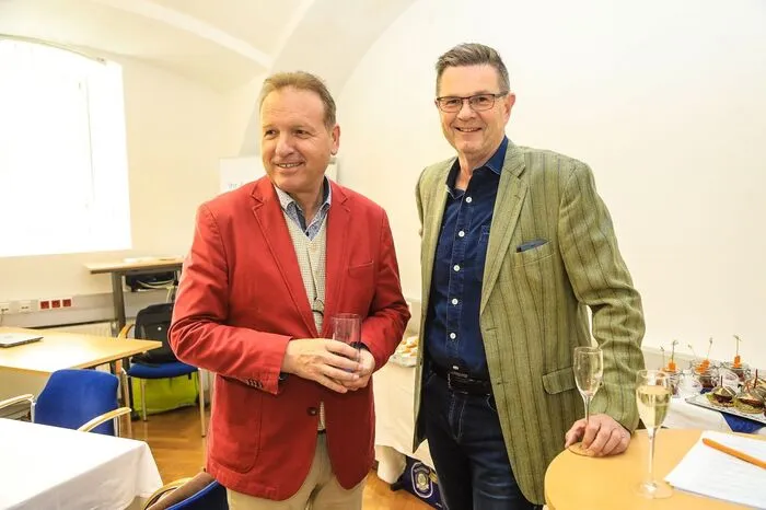 Ob auf dem Weg vom Arbeitsamt zum 1994 installierten Arbeitsmarktservice oder nach der Finanzkrise 2008, Kaltenbacher habe stets mit Bedacht gehandelt. Auch sein politisches Engagement (Kaltenbacher war von 2000 bis 2010 SPÖ-Bundesrat) hob Kalbschedl hervor.