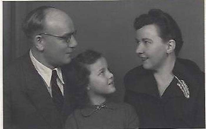 Rotraud Perner mit ihren Eltern 