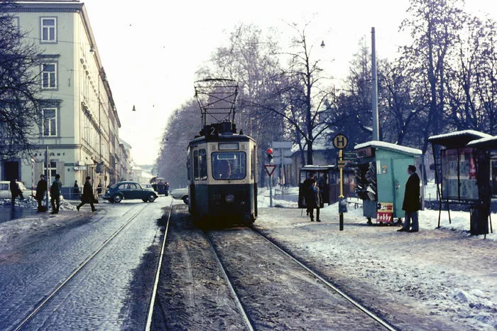 ...und fuhr dann weiter über das Glacis, den Lendplatz und die Keplerstraße zurück zum Hauptbahnhof. 1962 wurde der Abschnitt Keplerstraße eingestellt, 1971 wurde die (Rumpf)Linie 2 endgültig stillgelegt.