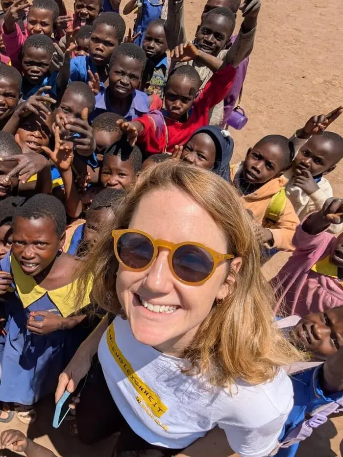 Sabine Ebner bei ihrem Besuch der Partnerschulen in Malawi
