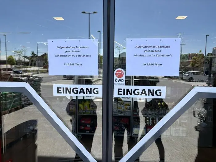 Das Geschäft, in dem das Mordopfer arbeitete, blieb am Samstag geschlossen