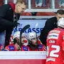 Petri Matikainen (links) und Juha Vuori verlängerten programmgemäß die Zusammenarbeit mit dem KAC 
