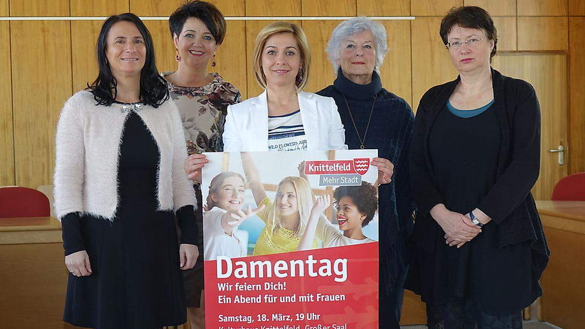 Iris Rehschützecker, Theresa Spitzer, Deshire Shehu, Gertrude Ulm und Renate Pacher