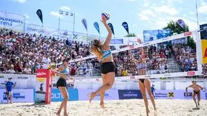 Magdalena Rabitsch (am Ball) brillierte mit präzisen Schlägen