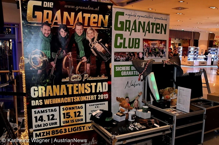 Auch an Merchandising gab es rechtzeitig vor Weihnachten einiges zu erstehen - eine große Auswahl an Artikeln von Sonnenbrillen, Kappen, Granatn-Kaffeehäferl, Schlüsselanhänger bis hin zu den Maskottchen Granatenbär und Granatenelch.