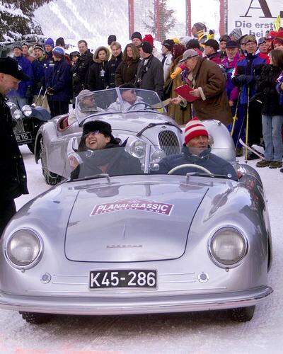 Didi Hubmann (li.) und Klaus Wildbolz im Jahr 1999, im ersten Porsche 356, der gebaut wurde. Da war das Gasseil noch in Ordnung . . .