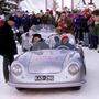 Didi Hubmann (li.) und Klaus Wildbolz im Jahr 1999, im ersten Porsche 356, der gebaut wurde. Da war das Gasseil noch in Ordnung . . .
