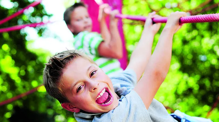 Spielspaß für Kids: Vor dem Schloss Eggenberg soll das Areal des Spielplatzes saniert werden
