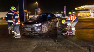 Die zwölf Mitglieder der FF St. Stefan im Rosental konnten die beiden Pkw aus dem Kreuzungsbereich auf den Hofer-Parkplatz bringen