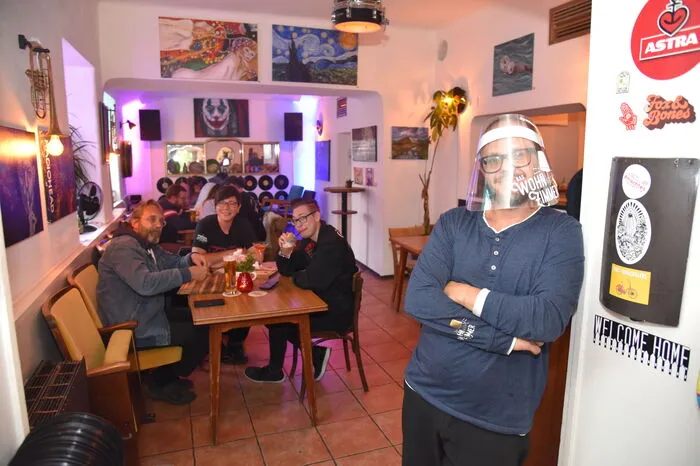 . . .davon zeugt noch ein Schnappschuss vom Wohnzimmer in der Villacher Straße Ecke Villacher Ring. . .