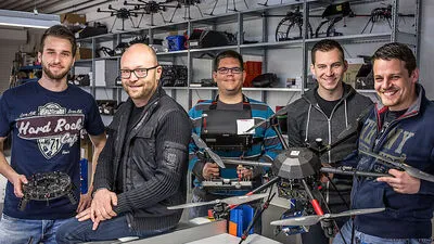 Patrick Brandstätters (Zweiter von links) Airborne-Robotics-Team