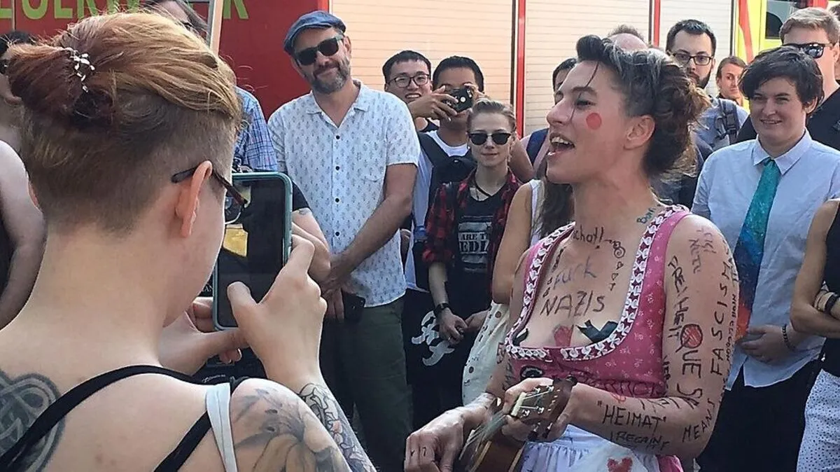 Amanda Palmer bei ihrem Spontankonzert in Graz