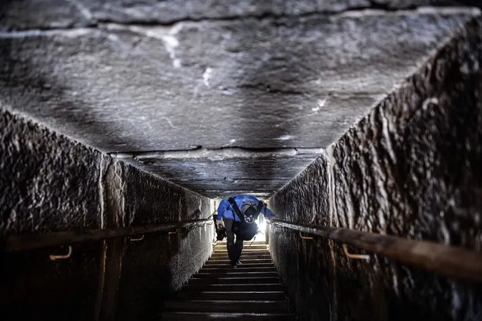 Die Knickpyramide von König Sneferu, erster Pharao der vierten Dynastie, ...